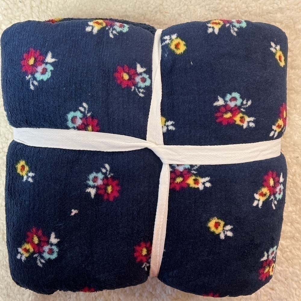 All For Color Floral Ditzy Fleece Throw Blanket - Picture 2 of 3